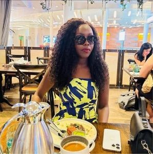 Meet your Posher, Debz